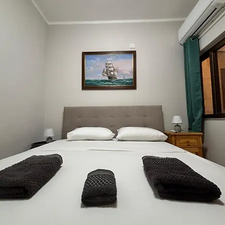 Seafront 2br Xwejni Bay