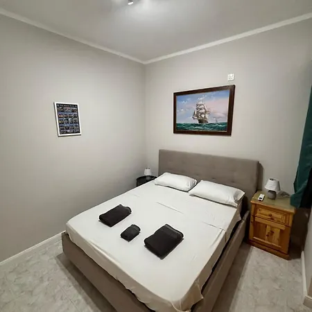 Seafront 2br Xwejni Bay