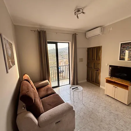 Апартаменты Seafront 2br Xwejni Bay *